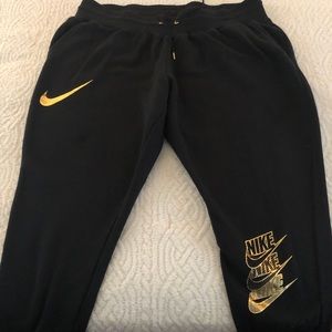 Nike PLUS 3x sweatpants